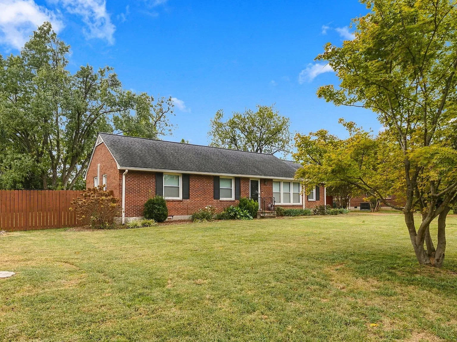 3 bed, 1440 sqft, $2,100 — Photo 3