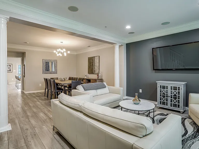 358 Urban Ave #358 — Photo 9