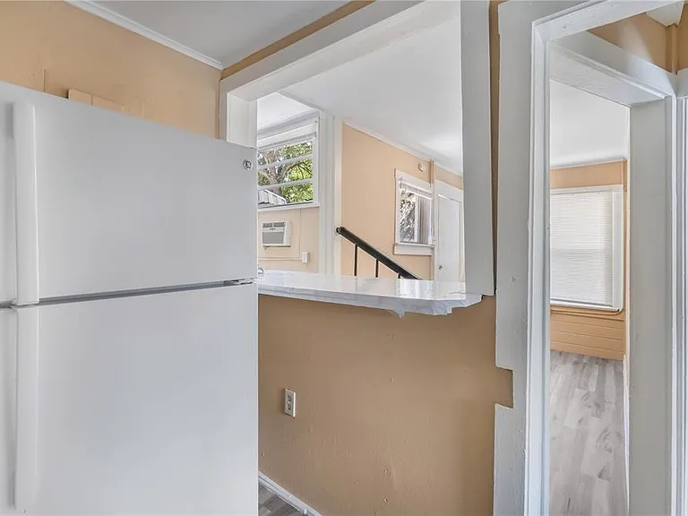418 E Amelia Ave #G — Photo 8
