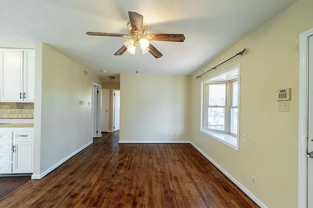 825 SE Eastgate Drive - 1 — Photo 4