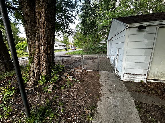3rd image of 1780 N Gulick Ave