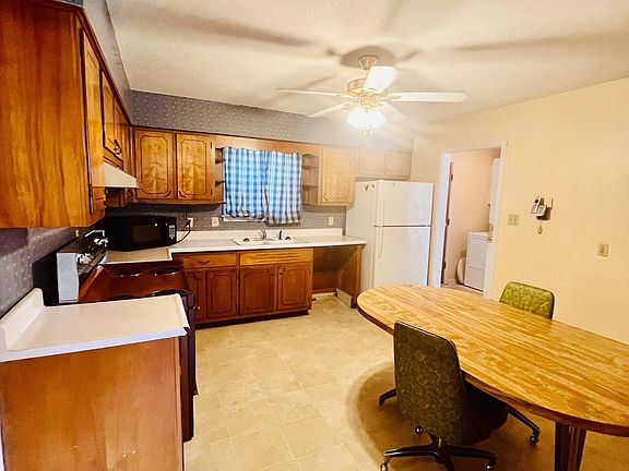 4th image of 4036 Twin Lakes Dr