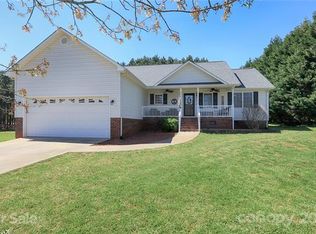 884 Creekside Dr, Lincolnton, NC 28092