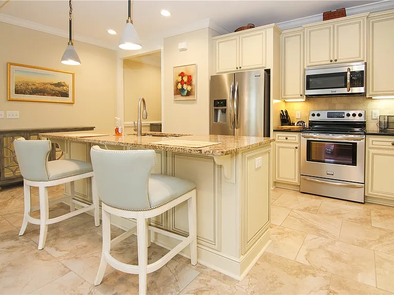 105 Gascoigne Ave #102 — Photo 6