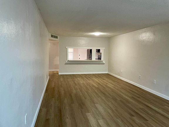 2nd image of 1401 NE 191st Street