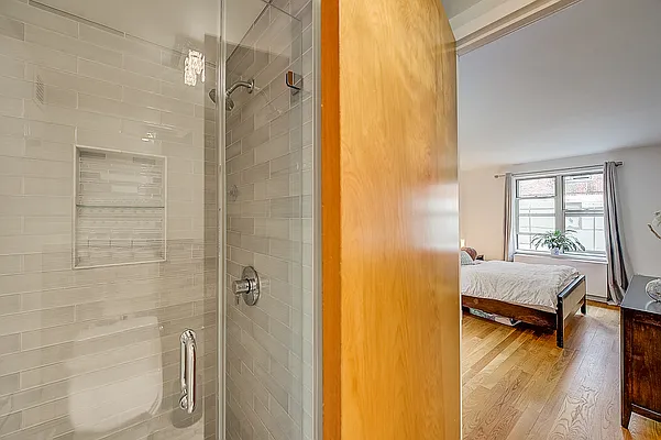 Sold by Redfin Real Estate | media 13