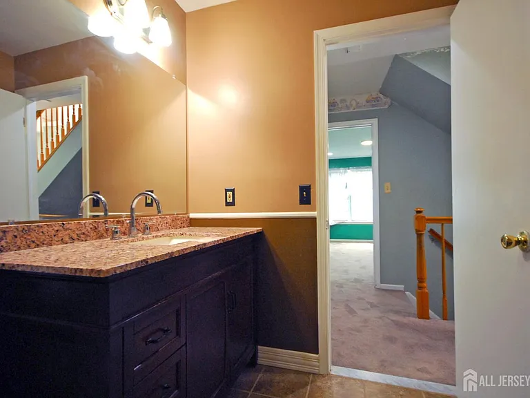 96 Brewster Cir — Photo 17