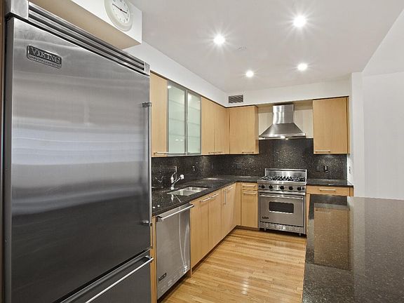 3rd image of 121 W 19th St APT 2C