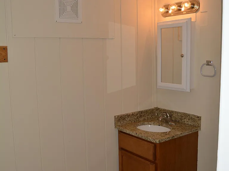 802 W White River Blvd — Photo 4