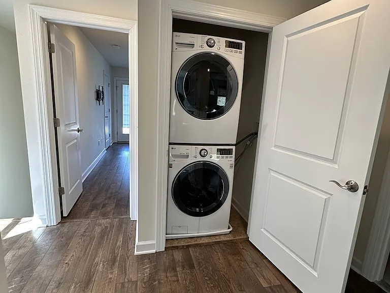 2436 Winthrop Dr — Photo 22