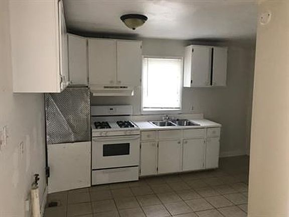 5th image of 470 Cummings St