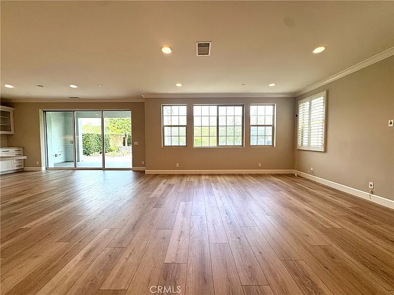 291 Barnes Rd — Photo 2