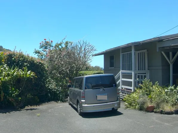 323 Kawaena Pl, Honolulu, HI 96813