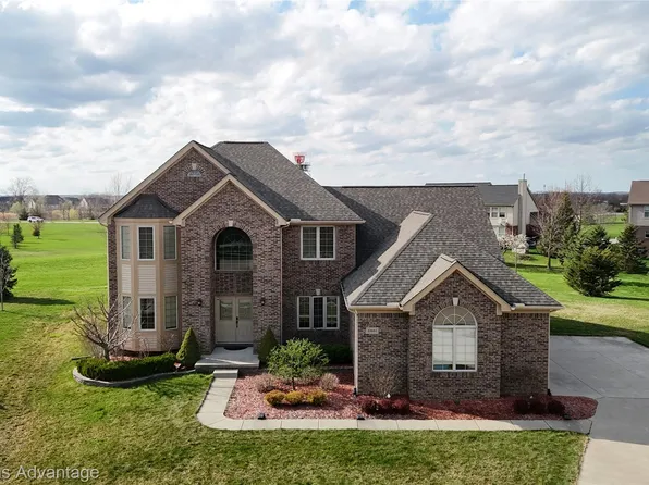 23883 Bayberry Ct, South Lyon, MI 48178