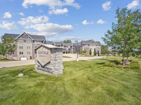9001 Windsor Pkwy #302, Johnston, IA 50131
