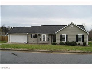 2nd image of 3822 Hunt Chase Dr