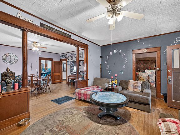 5th image of 243 W Adams St