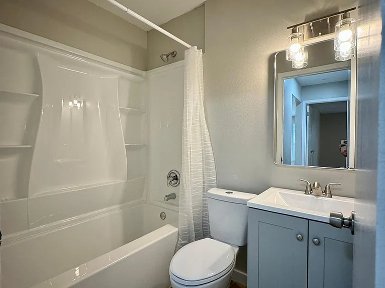 1405 Seville Dr — Photo 22