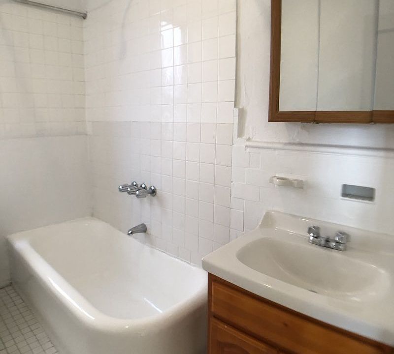 2nd image of 536 Isham St APT 31B