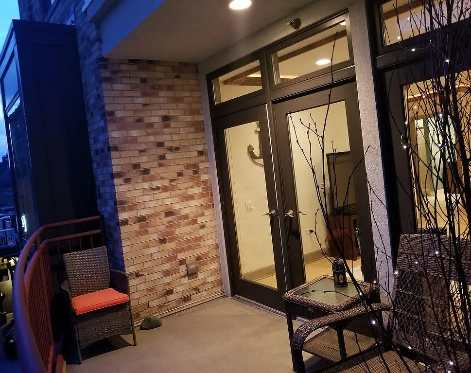 12 Washington Ave — Photo 2