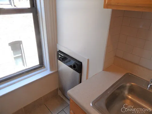 Rented by City Connections Realty | media 19