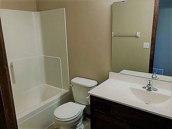 5th image of 902 Winsome Way NE