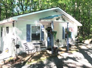 23 Holland Rd, Hawley, PA 18428