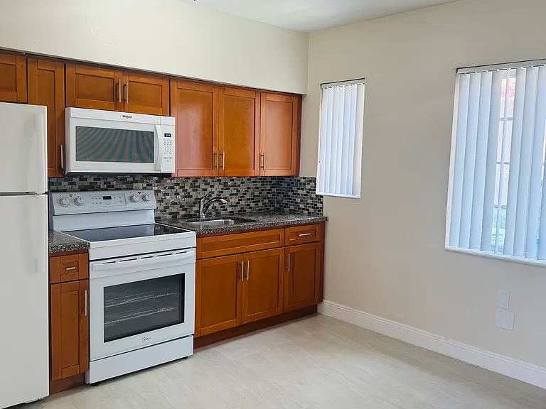 4104 NW 3rd St — Photo 5