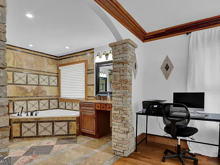 4081 Ashford Dunwoody Rd NE — Photo 32