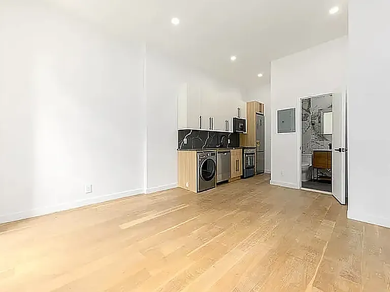 152 Macon St #1F — Photo 2