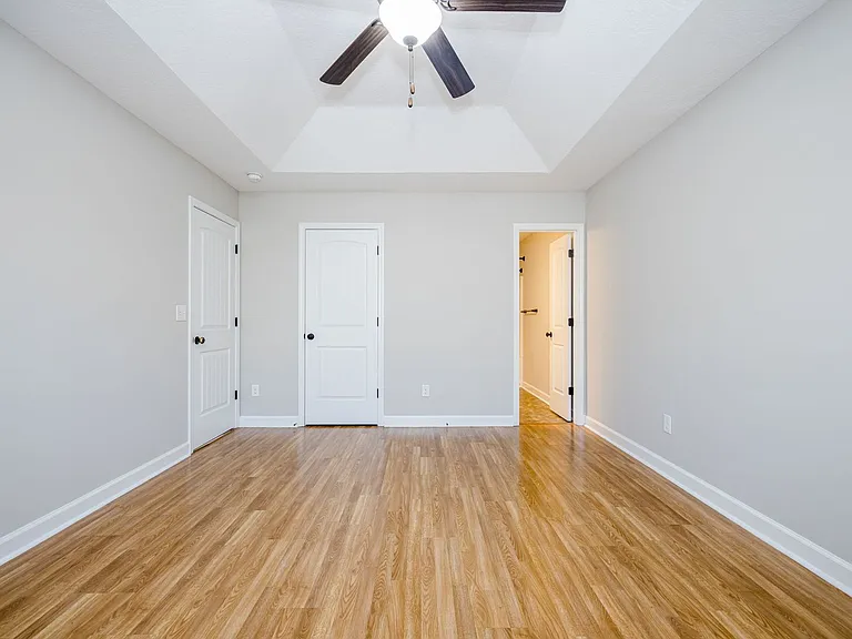304 York Ln — Photo 22
