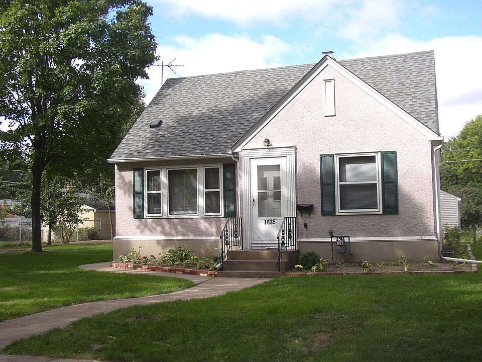 1 1/2 Story on double lot