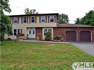 19 Peach Tree Ct, Marlboro, NJ 07746