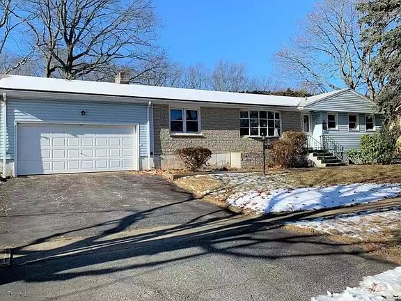 3rd image of 40 Walker Dr