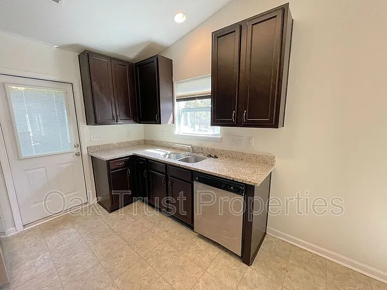 255 Coosawatchie St — Photo 6