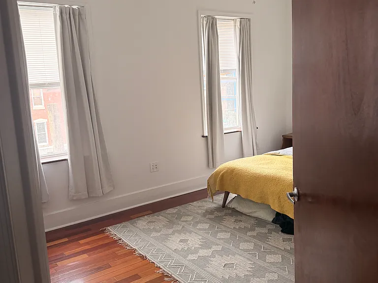 235 W Girard Ave — Photo 9