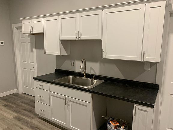 5th image of 608 S 5th St