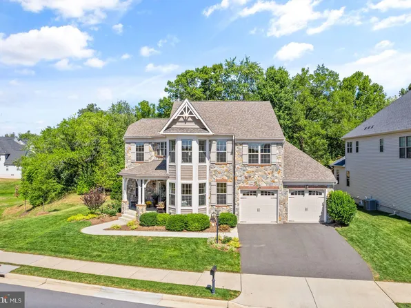 17256 Creekside Green Pl, Round Hill, VA 20141