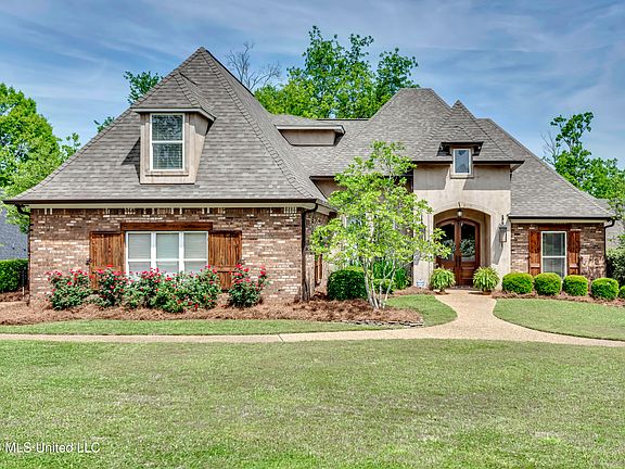 5th image of 182 Woodlands Glen Cir