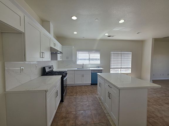 4th image of 882 Summit Dr