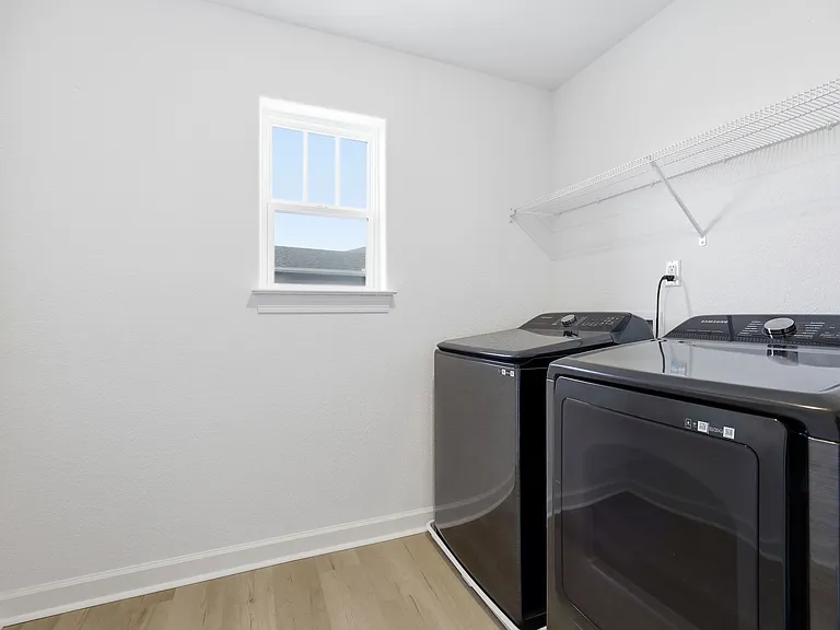 208 Ryker Rd E — Photo 28