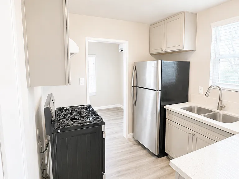 404 E Freeland St #2 — Photo 3