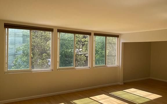 2nd image of 2542 N Beachwood Dr #5