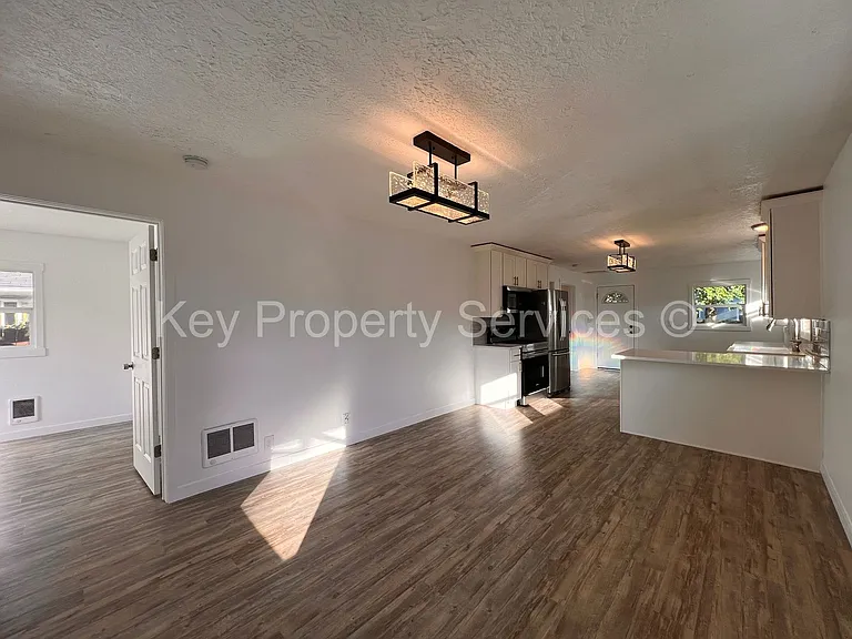 159 15th Ave — Photo 5