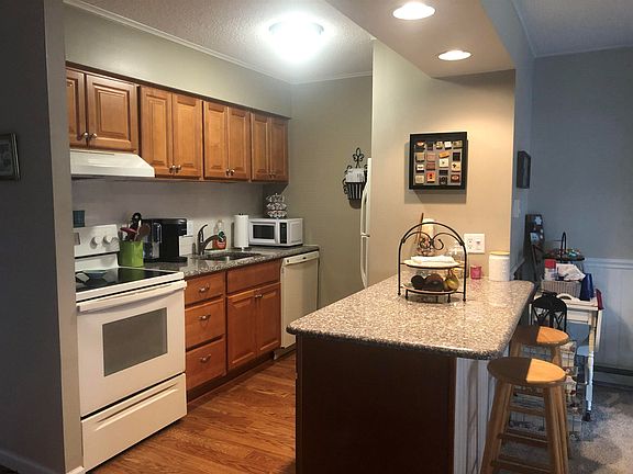 2nd image of 301 41st St