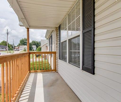 4th image of 1004 Norwood Ct