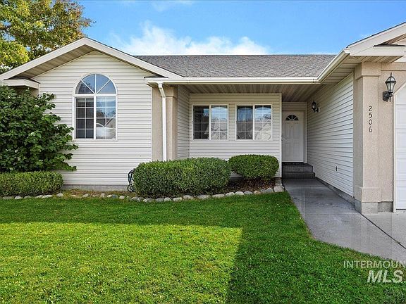 3rd image of 2506 Paintbrush Dr