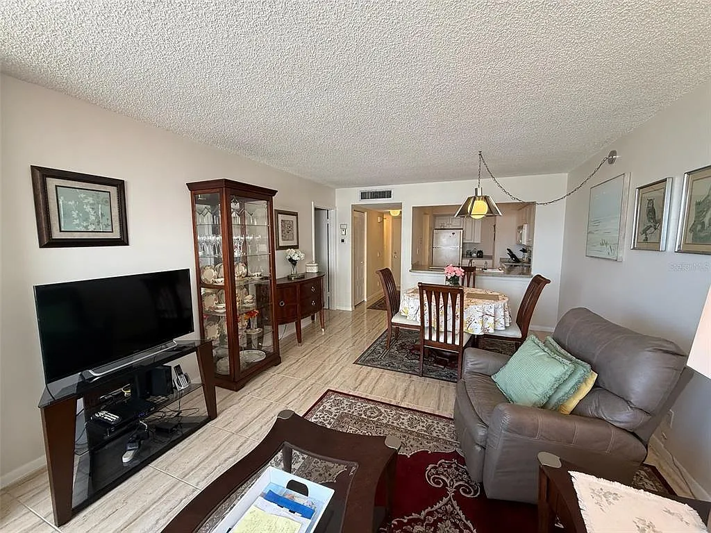 1 bed, 1.5 bath, 790 sqft, $2,100 — Photo 4