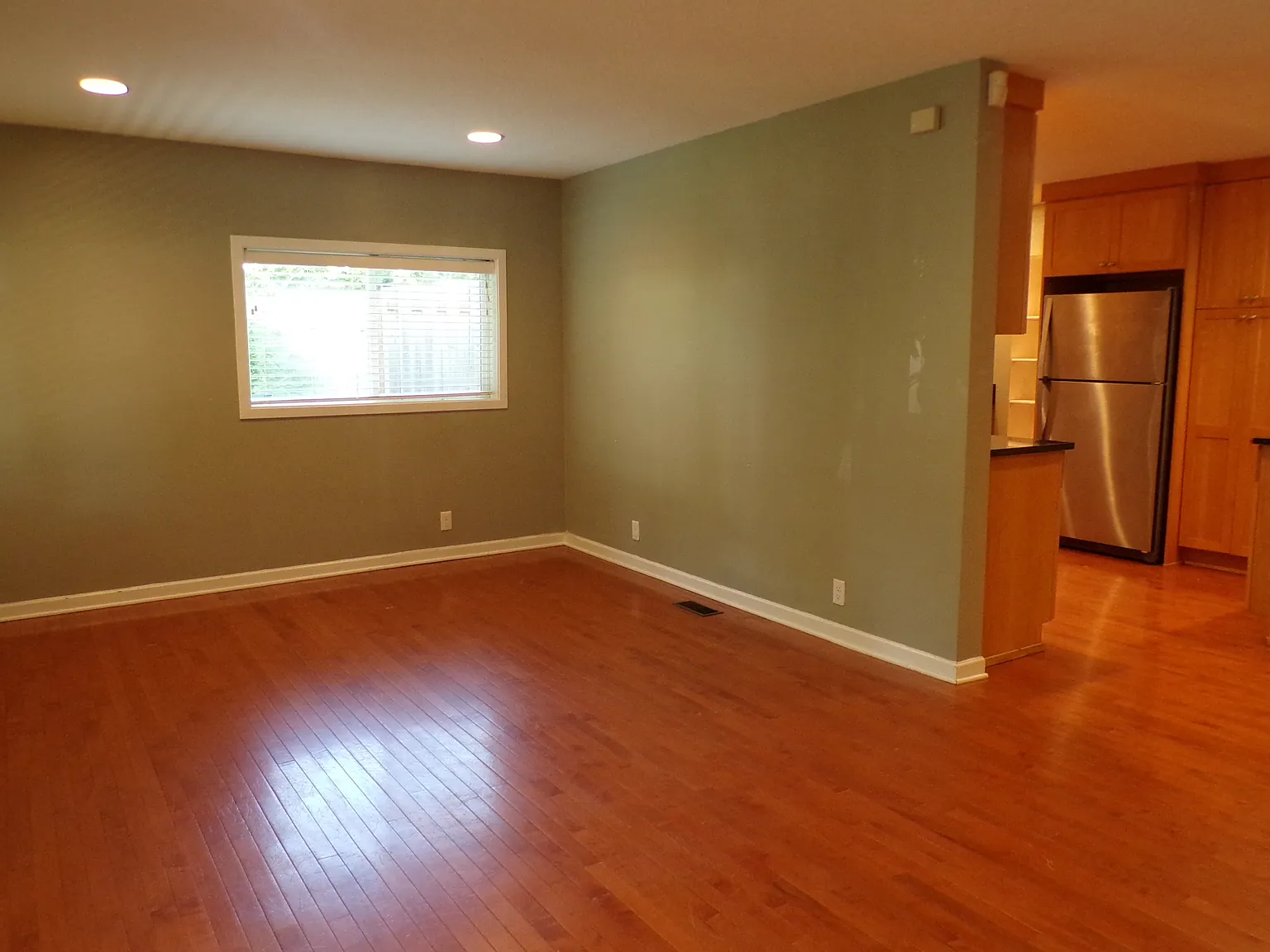 BURB01: 1420 Dollar St - HW - 1 — Photo 4
