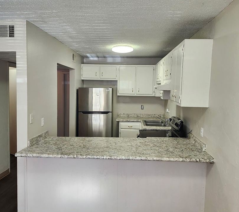 1st image of 1402 Melvin St APT 1